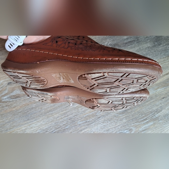 Atalina Brown Floral Laser Cut Mules Slip On shoes size 11W - Picture 6 of 8